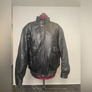 VINTAGE Men's Classic Black Leather Bomber Jacket